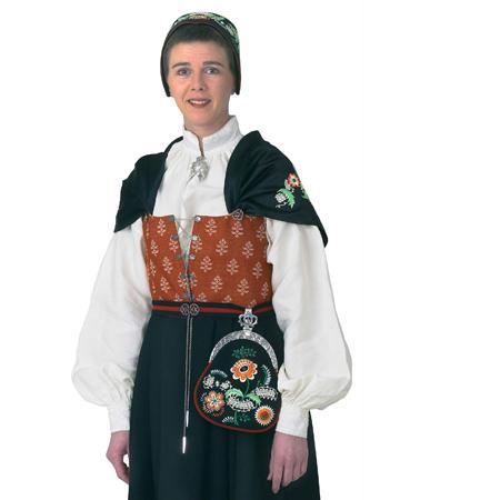 Østfold kvinnebunad variant 2